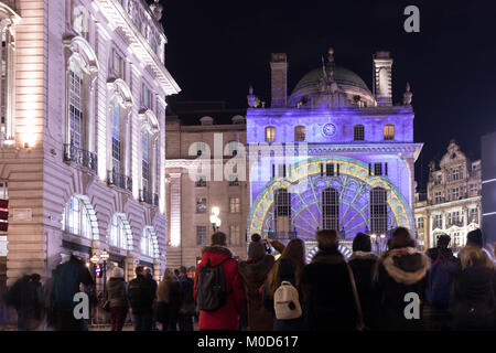 Londres, Angleterre, Royaume-Uni. 20 Jan, 2018. La peinture de la lumière projetée sur les murs extérieurs des bâtiments autour de Piccadilly Circus Londres 2018. Au cours de lumiere Credit : Belinda Jiao/SOPA/ZUMA/Alamy Fil Live News Banque D'Images