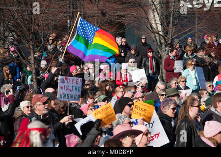 Dayton, Ohio se joint à la nation le samedi 20 janvier en maintenant leurs propres droits des femmes rassemblement à l'Montgomery County Courthouse. Crédit : Martin Wheeler/Alamy Live News Banque D'Images