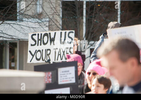 Dayton, Ohio se joint à la nation le samedi 20 janvier en maintenant leurs propres droits des femmes rassemblement à l'Montgomery County Courthouse. Crédit : Martin Wheeler/Alamy Live News Banque D'Images