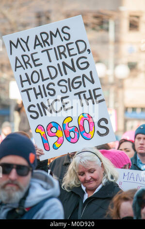 Dayton, Ohio se joint à la nation le samedi 20 janvier en maintenant leurs propres droits des femmes rassemblement à l'Montgomery County Courthouse. Crédit : Martin Wheeler/Alamy Live News Banque D'Images