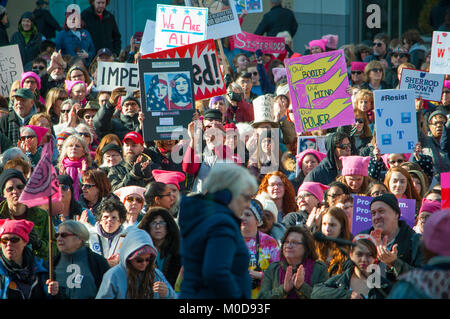 Dayton, Ohio se joint à la nation le samedi 20 janvier en maintenant leurs propres droits des femmes rassemblement à l'Montgomery County Courthouse. Crédit : Martin Wheeler/Alamy Live News Banque D'Images