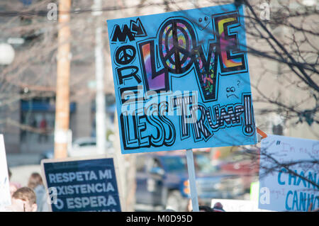 Dayton, Ohio se joint à la nation le samedi 20 janvier en maintenant leurs propres droits des femmes rassemblement à l'Montgomery County Courthouse. Crédit : Martin Wheeler/Alamy Live News Banque D'Images