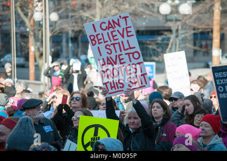 Dayton, Ohio se joint à la nation le samedi 20 janvier en maintenant leurs propres droits des femmes rassemblement à l'Montgomery County Courthouse. Crédit : Martin Wheeler/Alamy Live News Banque D'Images