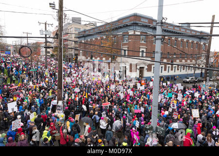 Seattle, Washington : manifestants foule Pine Street à la Seattle Marche des femmes 2.0. Crédit : Paul Christian Gordon/Alamy Live News Banque D'Images