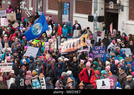 Seattle, Washington : manifestants foule Pine Street à la Seattle Marche des femmes 2.0. Crédit : Paul Christian Gordon/Alamy Live News Banque D'Images