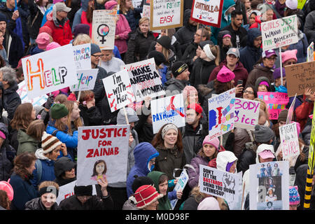 Seattle, Washington : manifestants foule Pine Street à la Seattle Marche des femmes 2.0. Crédit : Paul Christian Gordon/Alamy Live News Banque D'Images