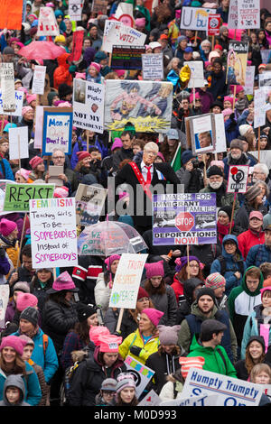 Seattle, Washington : manifestants foule Pine Street à la Seattle Marche des femmes 2.0. Crédit : Paul Christian Gordon/Alamy Live News Banque D'Images