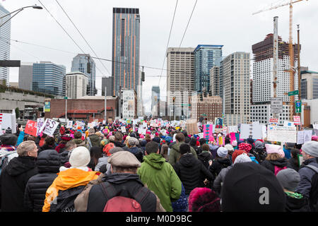 Seattle, Washington : manifestants foule Pine Street à la Seattle Marche des femmes 2.0. Crédit : Paul Christian Gordon/Alamy Live News Banque D'Images