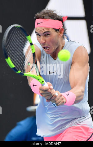 21 janvier 2018 : 1ère Rafael Nadal de semences de l'Espagne en action contre des semences 24 Diego Schwartzman de l'Argentine dans un match de 4ème tour jour 7 de l'Australian Open 2018 Tournoi de tennis du Grand Chelem à Melbourne, Australie. Bas Sydney/Cal Sport Media Credit : Cal Sport Media/Alamy Live News Banque D'Images