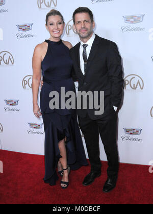 Los Angeles, CA - le 20 janvier : Directeur Zack Snyder (R) et sa femme Deborah Snyder (L) assister à l'Assemblée annuelle 2018 Producteurs Guild Awards au Beverly Hilton Hotel le 20 janvier 2018 à Beverly Hills, Californie. Photo de Barry King/Alamy Live News Banque D'Images