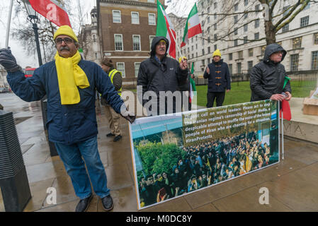 Janvier 20, 2018 - Londres, Royaume-Uni. 20 janvier 2018. Opposé manifestants Downing St a encouragé le Premier ministre britannique, Theresa Mai à rompre son silence sur le soulèvement en Iran et demandent la libération immédiate des milliers arrêtés et sous la menace de la peine de mort. La manifestation était organisée par la société française Conseil National de la résistance iranienne (CNRI) et l'OMPI associé/MEK, une politique iranien''"organisation militante en exil, et prétend représenter 40 communautés Anglo. Il y avait un large éventail de conférenciers, y compris plusieurs députés. Credit : ZUMA Press, Inc./Alamy Live News Banque D'Images