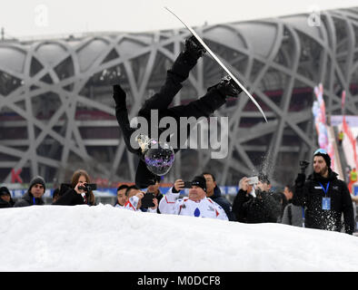 Beijing, Chine. Jan 21, 2018. 9 ans snowboard dvd Eli Bouchard effectue au cours d'un carnaval de sports d'hiver organisé par Pékin de la Chine et le Québec du Canada au stade National à Beijing, capitale de la Chine, 21 janvier 2018. Credit : Zhang Chenlin/Xinhua/Alamy Live News Banque D'Images