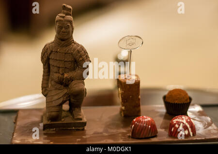 Une terre cuite faite de chocolat et des chocolats artisanaux au Xi'an hôtel Shangri-la, Province du Shaanxi, en Chine. Banque D'Images