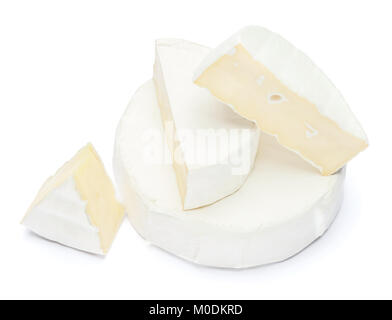 Tas de fromage brie ou camambert sur fond blanc Banque D'Images