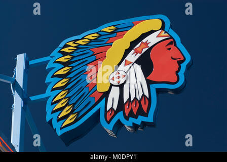 Chef Navajo en coiffure signe en magasin indien sur Central Avenue, Route 66 au centre-ville d'Albuquerque Banque D'Images