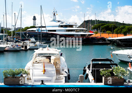 Yachts dans le port de Barcelone en 20. Septembre 2017, l'Espagne Banque D'Images