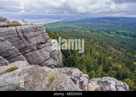 Vew de Szczeliniec Wielki, le plus haut sommet des montagnes Stolowe (Montagnes de Table), une partie de la gamme des Sudètes en Pologne Banque D'Images