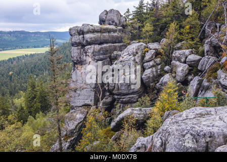 Vew de Szczeliniec Wielki, le plus haut sommet des montagnes Stolowe (Montagnes de Table), une partie de la gamme des Sudètes en Pologne Banque D'Images