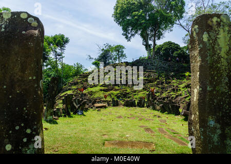 Gunung Padang site mégalithique de Cianjur, Java ouest, Indonésie. Gunung Padang est le plus grand site mégalithique dans tout le sud-est de l'Asie. Banque D'Images