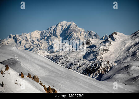 La face sud du Mont Blanc pris de Courchevel, France en hiver. Banque D'Images