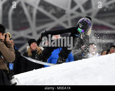 Beijing, Chine. Jan 21, 2018. 9 ans snowboard dvd Eli Bouchard effectue au cours d'un carnaval de sports d'hiver organisé par Pékin de la Chine et le Québec du Canada au stade National à Beijing, capitale de la Chine, 21 janvier 2018. Credit : Zhang Chenlin/Xinhua/Alamy Live News Banque D'Images