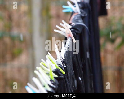 Sheerness, Kent, UK. Jan 21, 2018. Météo France : la neige et le grésil commençant à tomber dans Sheerness au déjeuner après que la température est tombée à 2°c. Credit : James Bell/Alamy Live News Banque D'Images