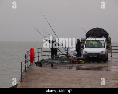 Sheerness, Kent, UK. Jan 21, 2018. Météo France : la neige et le grésil commençant à tomber dans Sheerness au déjeuner après que la température est tombée à 2°c. Credit : James Bell/Alamy Live News Banque D'Images