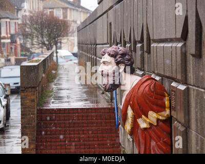 Sheerness, Kent, UK. Jan 21, 2018. Météo France : la neige et le grésil commençant à tomber dans Sheerness au déjeuner après que la température est tombée à 2°c. Credit : James Bell/Alamy Live News Banque D'Images