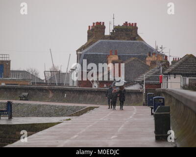 Sheerness, Kent, UK. Jan 21, 2018. Météo France : la neige et le grésil commençant à tomber dans Sheerness au déjeuner après que la température est tombée à 2°c. Credit : James Bell/Alamy Live News Banque D'Images