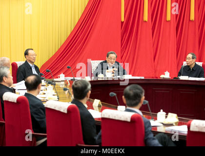 Beijing, Chine. Jan 21, 2018. Yu Zhengsheng, président du Comité National de la Conférence consultative politique du peuple chinois (CCPPC), préside la 69e réunion de la 12ème CCPPC Comité national à Beijing, capitale de la Chine, 21 janvier 2018. Credit : Wang Ye/Xinhua/Alamy Live News Banque D'Images