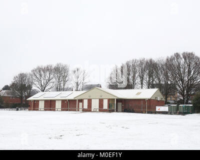 Météo France : Neige le dimanche après-midi dans la région de Foxhall, Suffolk. Credit : Angela Chalmers/Alamy Live News Banque D'Images