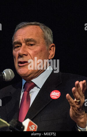 Turin, Piémont, Italie. Jan 21, 2018. TURIN, ITALIE-Janvier 21, 2018 : Pietro Grasso, premier candidat de l'Liberi e Uguali parti politique pour la campagne électorale du 4 mars 2018 au Teatro Espace à Turin, Italie Crédit : Stefano Guidi/ZUMA/Alamy Fil Live News Banque D'Images