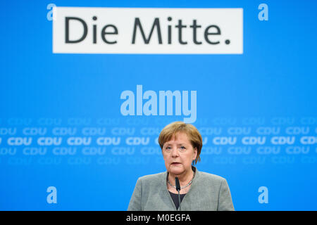 Berlin, Allemagne. Jan 21, 2018. La chancelière allemande, Angela Merkel (CDU) s'adressant à la presse avant le début d'une réunion de la CDU Bundesvorstand (lit. Office fédéral de la CDU) à Konrad-Adenauer-Haus de Berlin, Allemagne, 21 janvier 2018. Credit : Gregor Fischer/dpa/Alamy Live News Banque D'Images