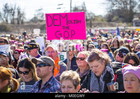 Atlanta, USA. 20 Jan, 2018. 20 janvier 2018 - Des milliers de personnes se sont rassemblées à Atlanta pour un rassemblement qui a été organisé par la Marche des femmes des organisateurs. Le rassemblement a eu lieu sur le premier anniversaire de la Marche des femmes 2017. La réunion a porté sur la motivation des participants à s'impliquer dans la politique électorale. Crédit : Steve Eberhardt/ZUMA/Alamy Fil Live News Crédit : ZUMA Press, Inc./Alamy Live News Banque D'Images