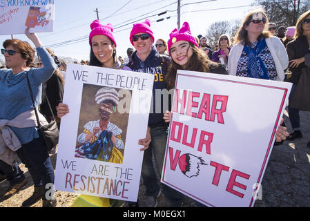 Atlanta, USA. 20 Jan, 2018. 20 janvier 2018 - Des milliers de personnes se sont rassemblées à Atlanta pour un rassemblement qui a été organisé par la Marche des femmes des organisateurs. Le rassemblement a eu lieu sur le premier anniversaire de la Marche des femmes 2017. La réunion a porté sur la motivation des participants à s'impliquer dans la politique électorale. Crédit : Steve Eberhardt/ZUMA/Alamy Fil Live News Crédit : ZUMA Press, Inc./Alamy Live News Banque D'Images