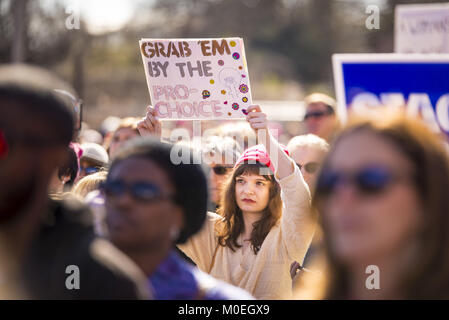 Atlanta, USA. 20 Jan, 2018. 20 janvier 2018 - Des milliers de personnes se sont rassemblées à Atlanta pour un rassemblement qui a été organisé par la Marche des femmes des organisateurs. Le rassemblement a eu lieu sur le premier anniversaire de la Marche des femmes 2017. La réunion a porté sur la motivation des participants à s'impliquer dans la politique électorale. Crédit : Steve Eberhardt/ZUMA/Alamy Fil Live News Crédit : ZUMA Press, Inc./Alamy Live News Banque D'Images