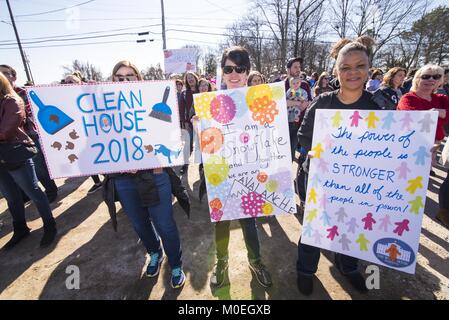 Atlanta, USA. 20 Jan, 2018. 20 janvier 2018 - Des milliers de personnes se sont rassemblées à Atlanta pour un rassemblement qui a été organisé par la Marche des femmes des organisateurs. Le rassemblement a eu lieu sur le premier anniversaire de la Marche des femmes 2017. La réunion a porté sur la motivation des participants à s'impliquer dans la politique électorale. Crédit : Steve Eberhardt/ZUMA/Alamy Fil Live News Crédit : ZUMA Press, Inc./Alamy Live News Banque D'Images