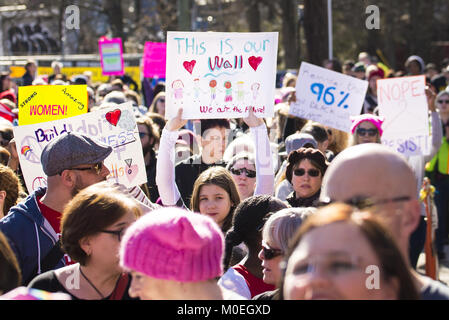 Atlanta, USA. 20 Jan, 2018. 20 janvier 2018 - Des milliers de personnes se sont rassemblées à Atlanta pour un rassemblement qui a été organisé par la Marche des femmes des organisateurs. Le rassemblement a eu lieu sur le premier anniversaire de la Marche des femmes 2017. La réunion a porté sur la motivation des participants à s'impliquer dans la politique électorale. Crédit : Steve Eberhardt/ZUMA/Alamy Fil Live News Crédit : ZUMA Press, Inc./Alamy Live News Banque D'Images