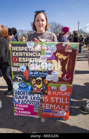 Atlanta, USA. 20 Jan, 2018. 20 janvier 2018 - Des milliers de personnes se sont rassemblées à Atlanta pour un rassemblement qui a été organisé par la Marche des femmes des organisateurs. Le rassemblement a eu lieu sur le premier anniversaire de la Marche des femmes 2017. La réunion a porté sur la motivation des participants à s'impliquer dans la politique électorale. Crédit : Steve Eberhardt/ZUMA/Alamy Fil Live News Crédit : ZUMA Press, Inc./Alamy Live News Banque D'Images