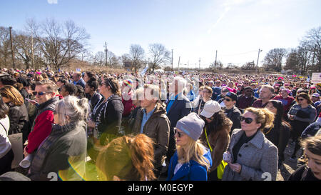 Atlanta, USA. 20 Jan, 2018. 20 janvier 2018 - Des milliers de personnes se sont rassemblées à Atlanta pour un rassemblement qui a été organisé par la Marche des femmes des organisateurs. Le rassemblement a eu lieu sur le premier anniversaire de la Marche des femmes 2017. La réunion a porté sur la motivation des participants à s'impliquer dans la politique électorale. Crédit : Steve Eberhardt/ZUMA/Alamy Fil Live News Crédit : ZUMA Press, Inc./Alamy Live News Banque D'Images