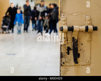 Barcelone, Espagne. Jan 21, 2018. Les visiteurs peuvent marcher dans les galeries de l'ancienne prison 'La' à Barcelone, Espagne Photo : Mariano Anton/Alamy Live News Banque D'Images