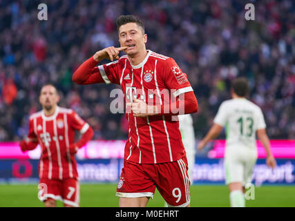 Leverkusen, Allemagne. Jan 21, 2018. Football FC Bayern Munich, Munich, le 21 janvier 2018 Robert Lewandowski, FCB 9 célèbre son but avec 3-2 Arturo VIDAL, FCB 23 célébration FC BAYERN MUNICH - Werder Brême 4-2 1.ligue de soccer allemand, Munich, le 21 janvier 2018, la saison 2017-2018 Crédit : Peter Schatz/Alamy Live News Banque D'Images