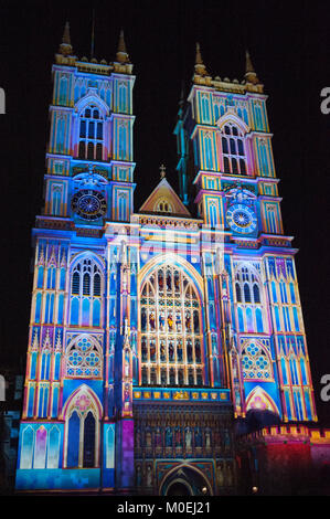 L'Abbaye de Westminster, Londres, la nuit, durant 2018. Londres lumiere La lumière de l'esprit Chapitre 2, créé par Patrice Warrener, projetée à l'abbaye de Westminster, est partie de Londres 2018 lumiere. La lumière à l'échelle de la ville, festival organisé par le maire de Londres et Artichaut devrait attirer jusqu'à 1,25 millions de visiteurs au cours de ses quatre jours 18th-21st Janvier à Londres, Royaume-Uni. 20 janvier 2018. Crédit : Antony l'ortie/Alamy Live News Banque D'Images