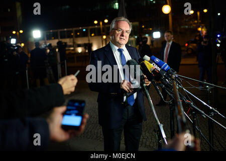 Berlin, Allemagne. Jan 21, 2018. Premier ministre de la Saxe-Anhalt, Reiner Haseloff (CDU), s'adressant à la presse avant le début d'une réunion de la CDU Bundesvorstand (lit. Office fédéral de la CDU) à Berlin, Allemagne, 21 janvier 2018. Credit : Gregor Fischer/dpa/Alamy Live News Banque D'Images