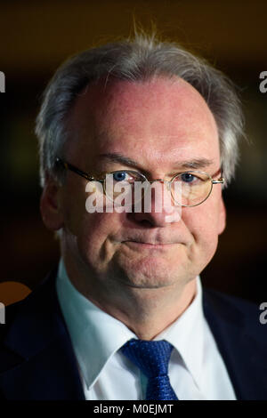 Berlin, Allemagne. Jan 21, 2018. Premier ministre de la Saxe-Anhalt, Reiner Haseloff (CDU), s'adressant à la presse avant le début d'une réunion de la CDU Bundesvorstand (lit. Office fédéral de la CDU) à Berlin, Allemagne, 21 janvier 2018. Credit : Gregor Fischer/dpa/Alamy Live News Banque D'Images