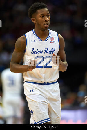 Newark, New Jersey, USA. Jan 21, 2018. La Seton Hall Pirates guard Myles cale (22) pendant le jeu entre les mousquetaires et Xavier la Seton Hall Pirates au Prudential Center de Newark, New Jersey. # 11Xavier BAT # 19 73-64 Seton Hall. Duncan Williams/CSM/Alamy Live News Banque D'Images