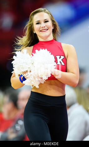 Raleigh, USA. Jan 21, 2018. Un État NC lors de la meneuse de jeu de basket-ball universitaire NCAA Miami entre les ouragans et la NC State Wolfpack au PNC Arena le dimanche 21 janvier 2018 à Raleigh, NC. Credit : Cal Sport Media/Alamy Live News Banque D'Images