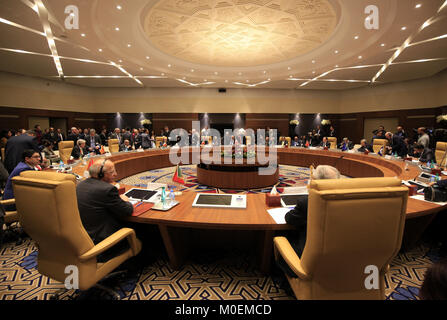 Alger. Jan 21, 2018. Photo prise le 21 janvier 2018 présente une vue de la 14e Conférence des ministres des affaires étrangères du dialogue 5 5 à Alger, Algérie. Les ministres des affaires étrangères des pays de la Méditerranée Occidentale a plaidé dimanche à Alger pour renforcer le dialogue et la consultation sur les questions régionales d'intérêt commun, l'immigration illégale, en particulier. Source : Xinhua/Alamy Live News Banque D'Images