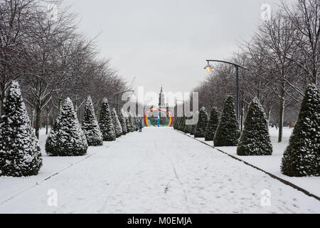 Glasgow, Royaume-Uni. Jan 21, 2018. Les scènes hivernales dans la région de Glasgow Green avec des personnes à profiter de la neige Crédit : Tony Clerkson/Alamy Live News Banque D'Images