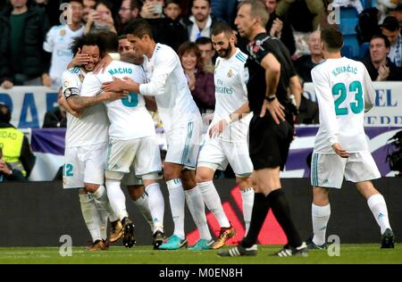 Madrid, Espagne. Jan 21, 2018. Les joueurs du Real Madrid célébrer après un match de championnat espagnol entre le Real Madrid et le Deportivo de La Coruna à Madrid, Espagne, le 21 janvier 2018. Le Real Madrid a gagné 7-1. Credit : Juan Carlos/Xinhua/Alamy Live News Banque D'Images